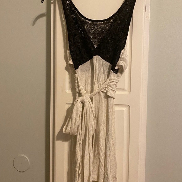 New Black & Cream Lace Tie Back Tank - Picture 2 of 2